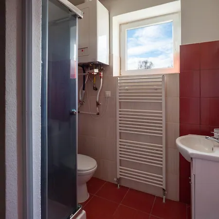 Private In Art Centre Apartment *