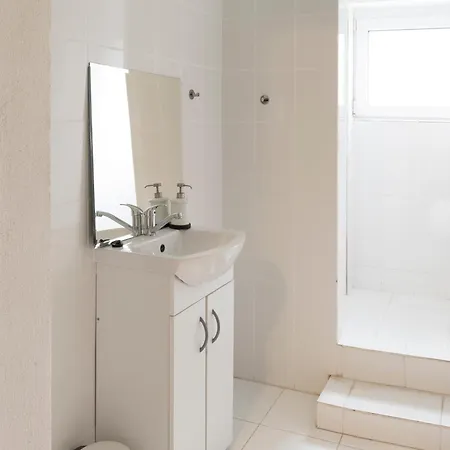 Private In Art Centre Apartment