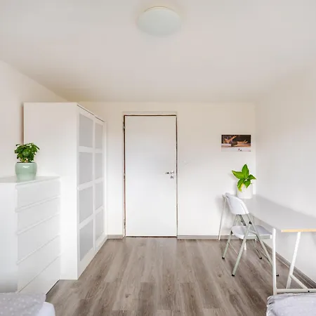 Private In Art Centre Apartment