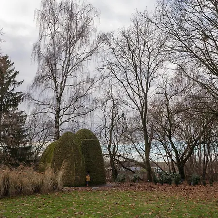 Private In Art Centre *