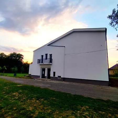 Poton Art Centre Апартаменты Batovce
